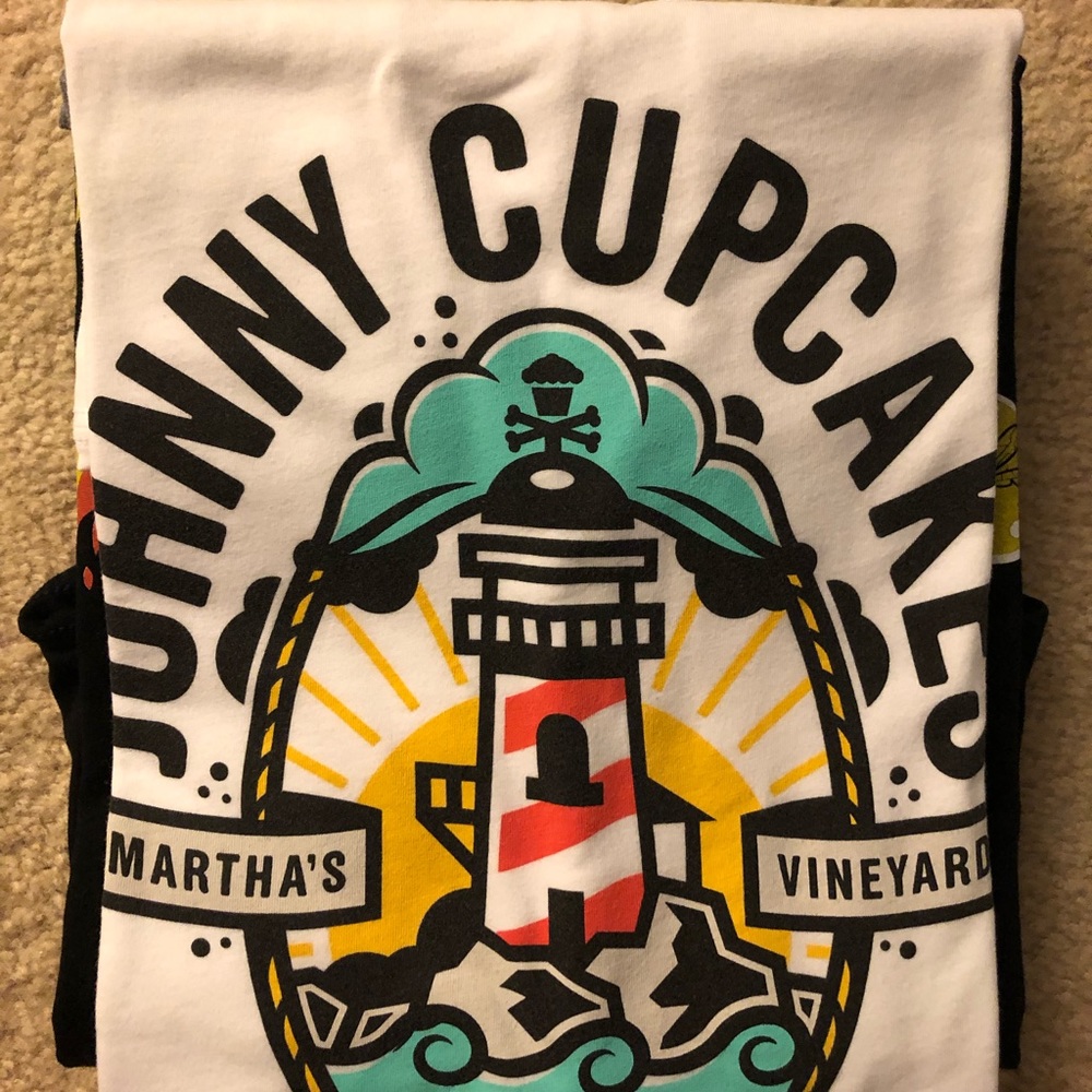 Johnny Cupcakes Martha’s Vineyard Lighthouse